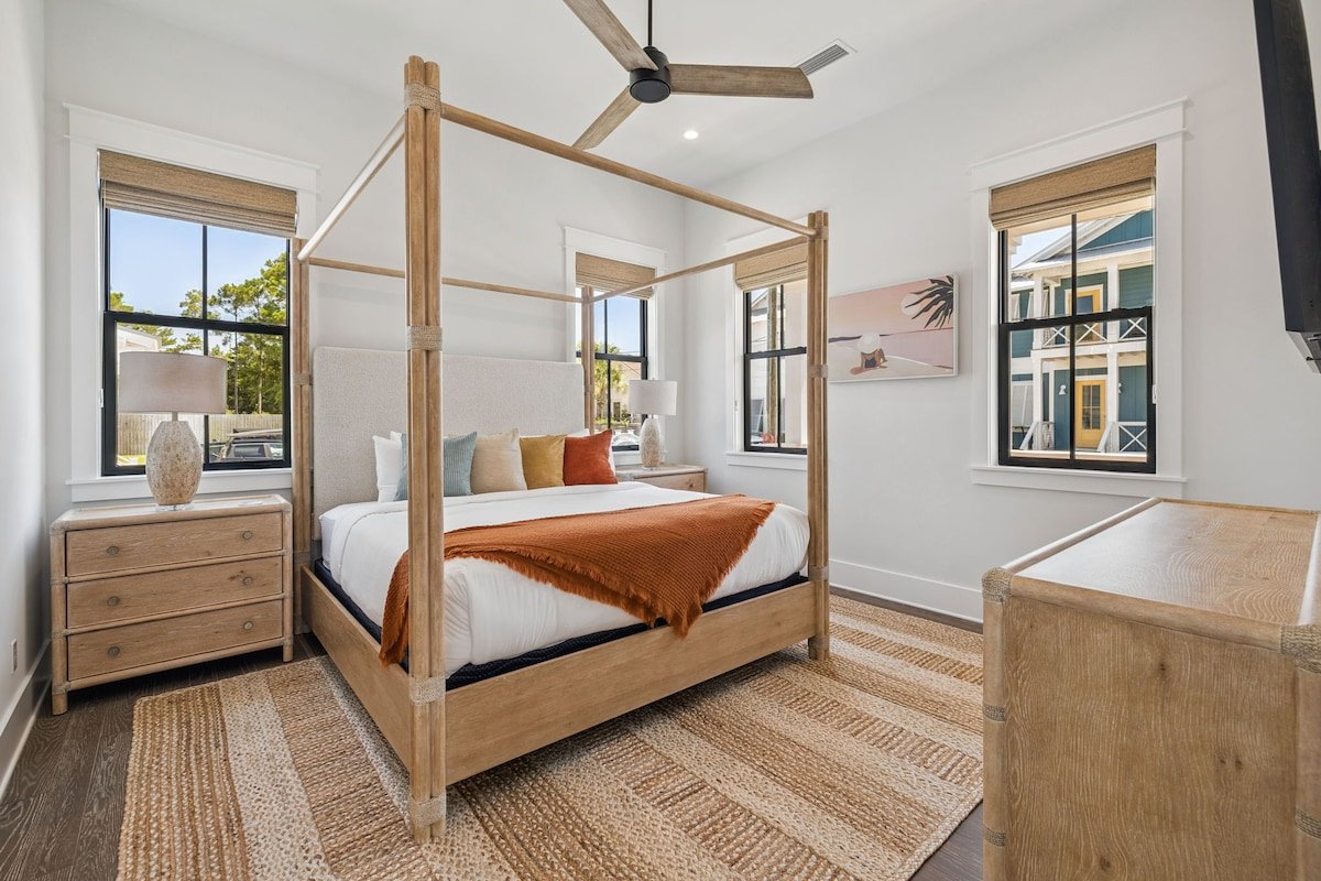 Stunning brand-new getaway w/private pool and spa gallery image 3