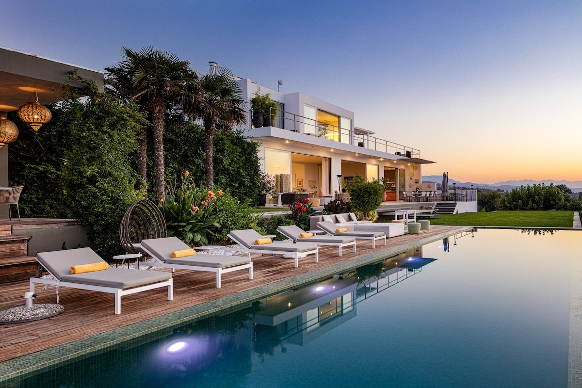 Villa Amnalys: Sea View Resort w/ staff by etouri gallery image 2