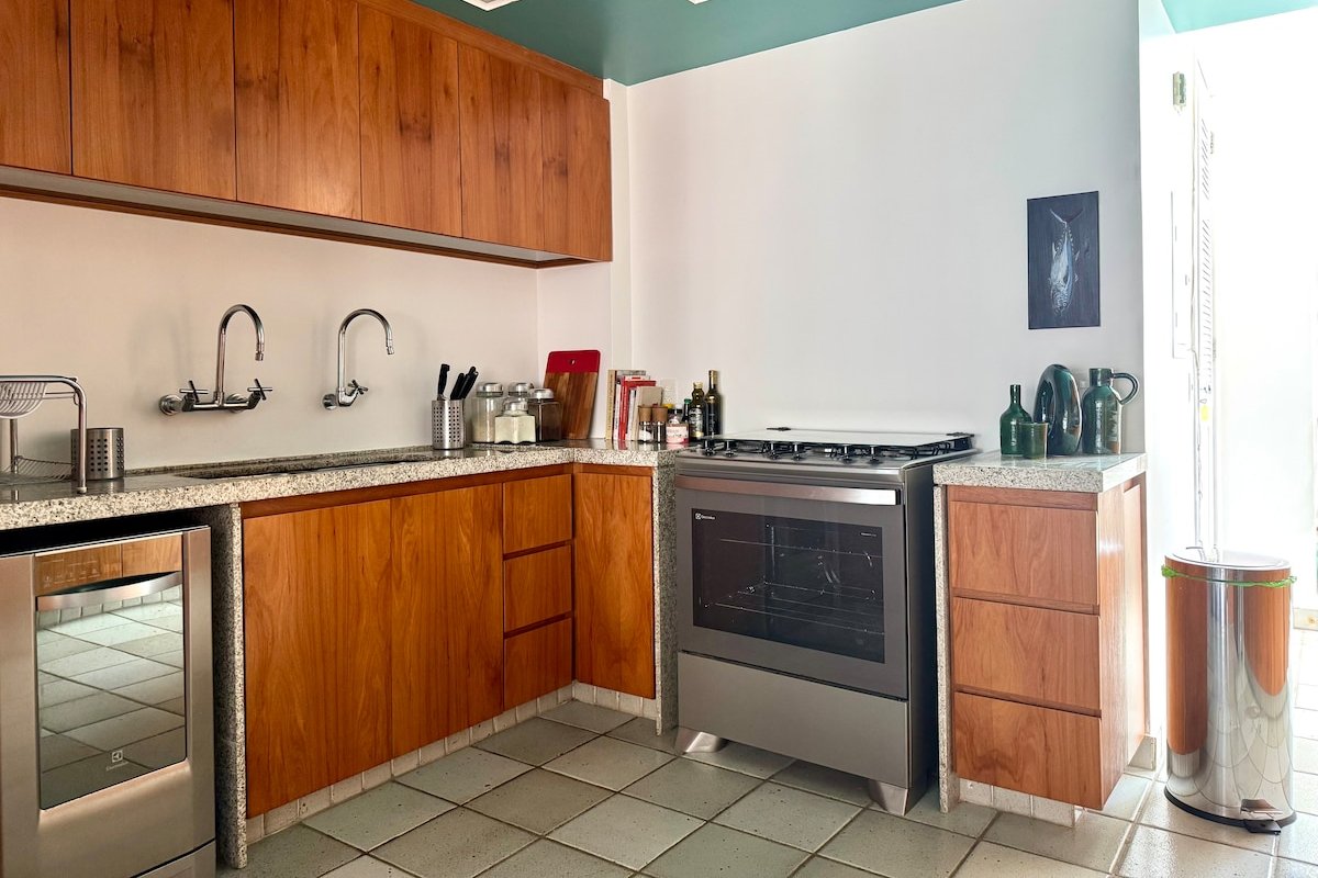 Spacious 180 m² Apt – luxury, comfort & design gallery image 5