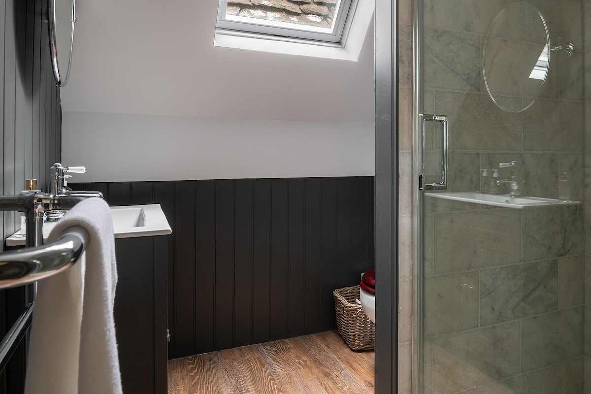 Hill View – Cosy Cottage Stay in Burford, Cotswold gallery image 3