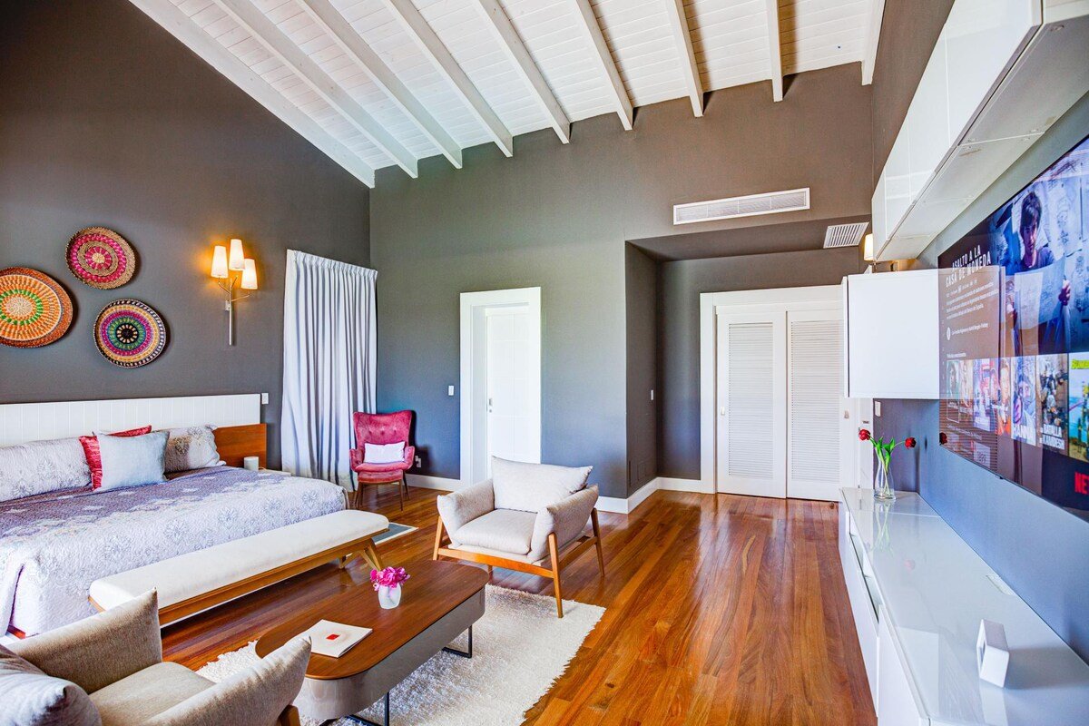 Hacienda A39 – Outstanding Lakefront Villa gallery image 3