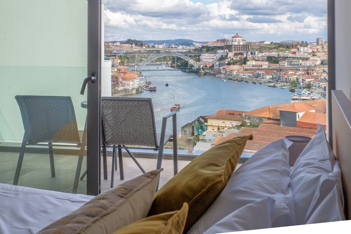 Stunning Douro Terrace & Riverview Charming Villa gallery image 2