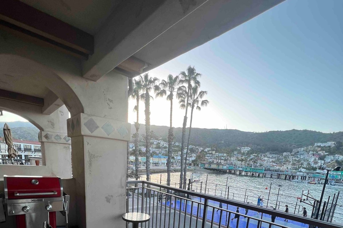 Beautiful Avalon Bay Views!! 2 Bedroom 2 Baths. gallery image 4