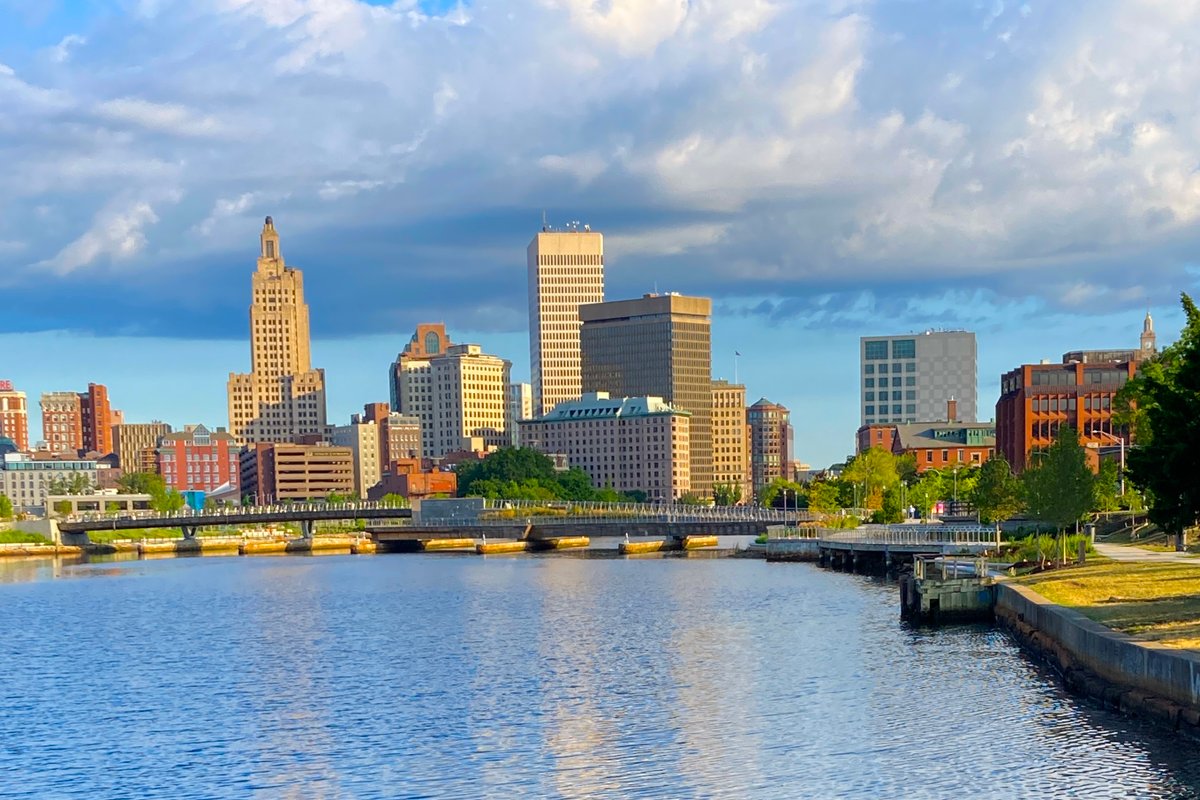Riverfront Loft • Skyline Views • Walk to It All!