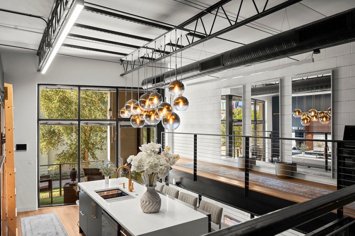 Downtown Tampa – The Luxe Loft in Channelside