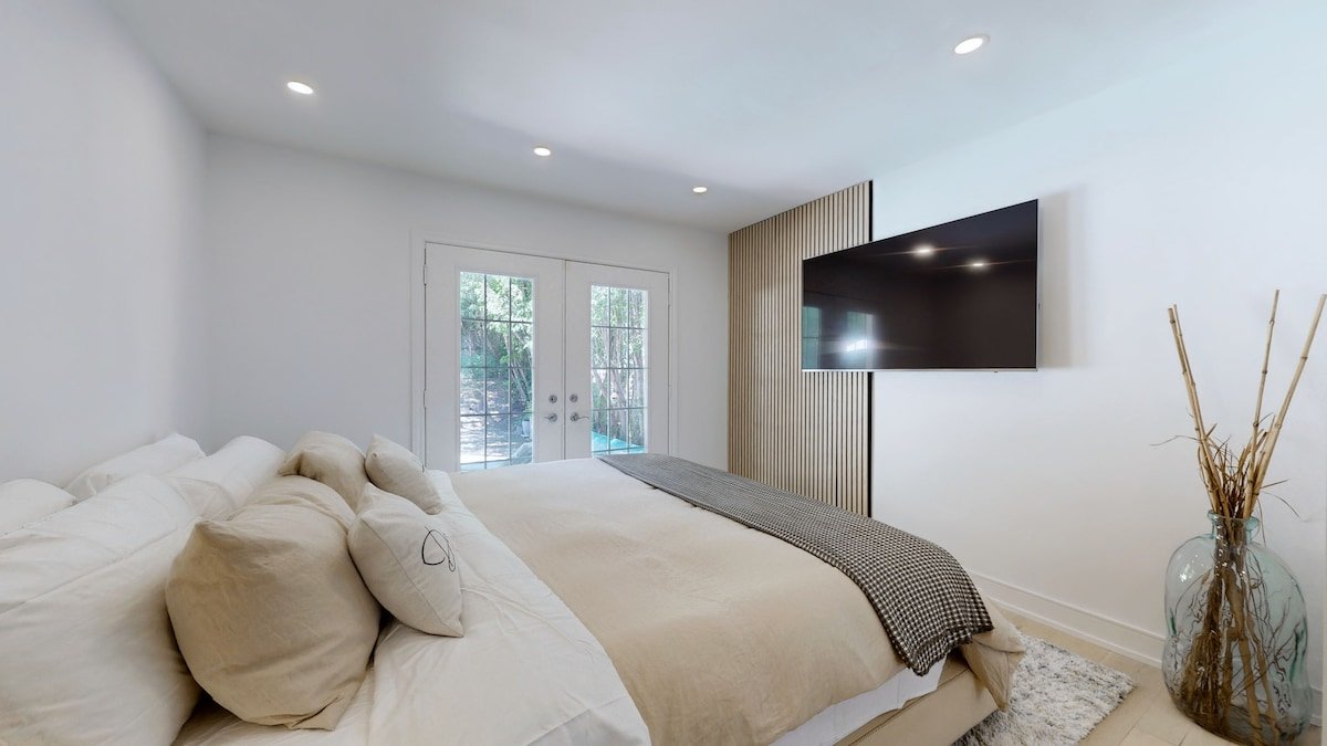 Casa Meya – Toronto Poolhouse Villa gallery image 5