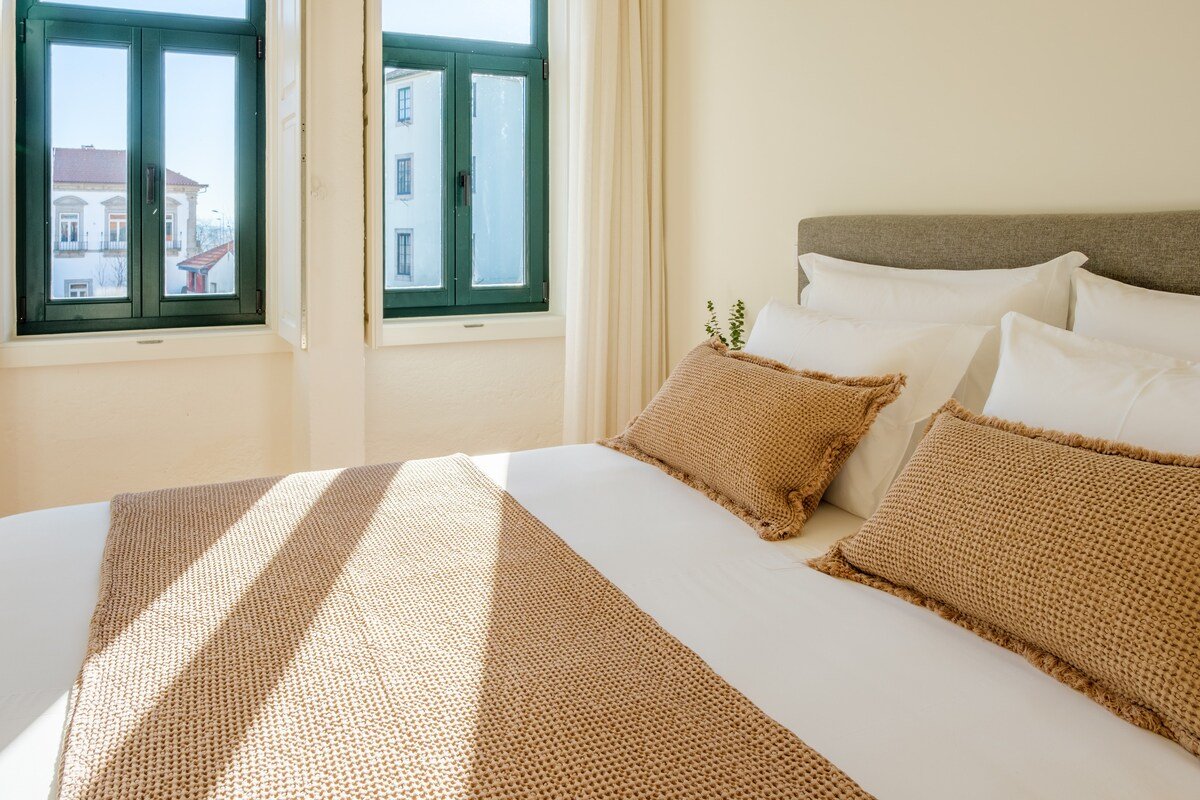 Cathedral Balcony – 2BR Historic Center Apt W/AC gallery image 5