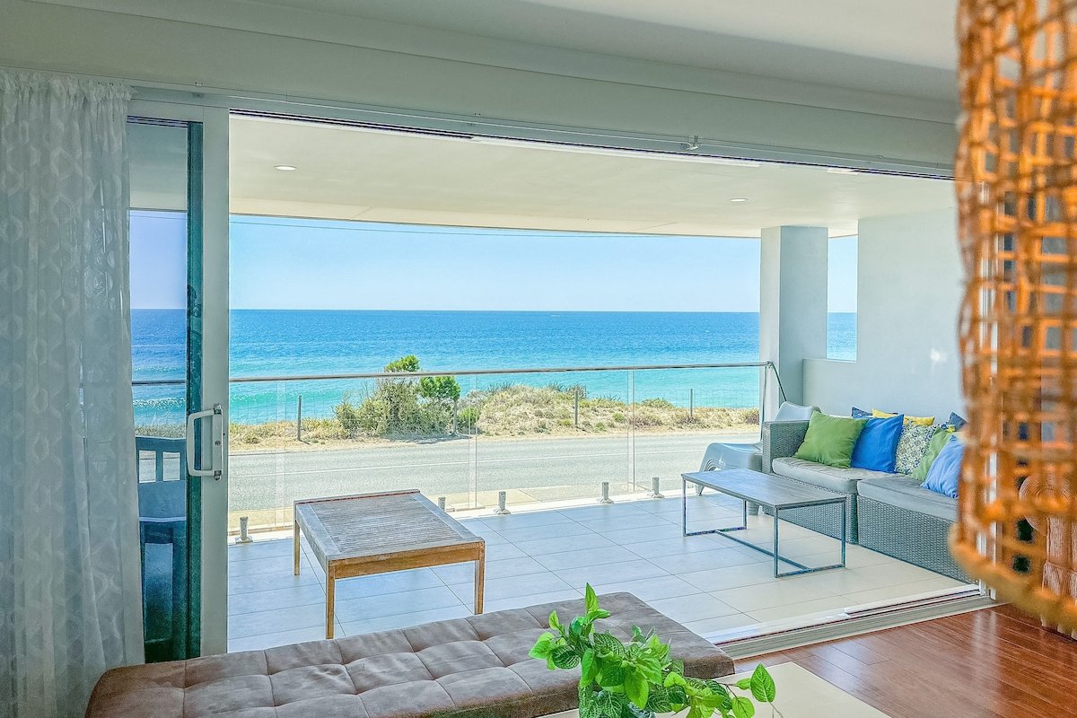 Family/friend drinks, views, winter breaks 22 slps gallery image 3