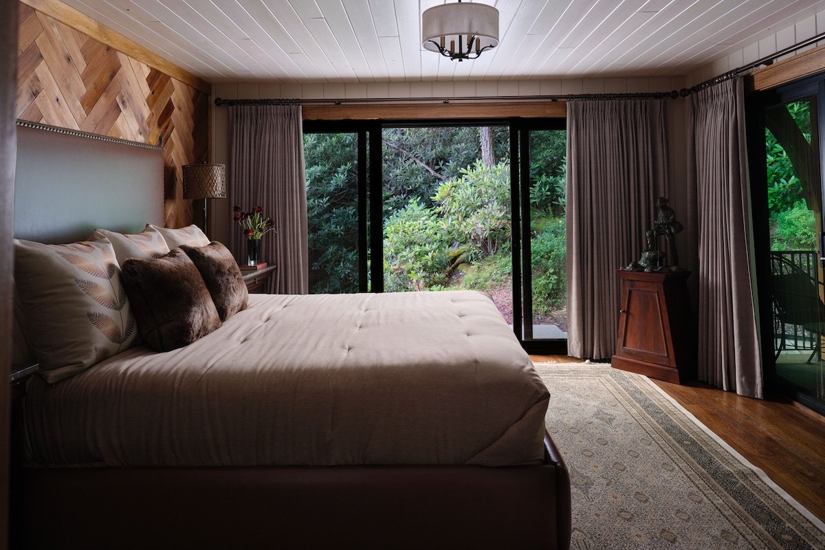 Luxury Mountain Escape at Precipice Private Lodge gallery image 5