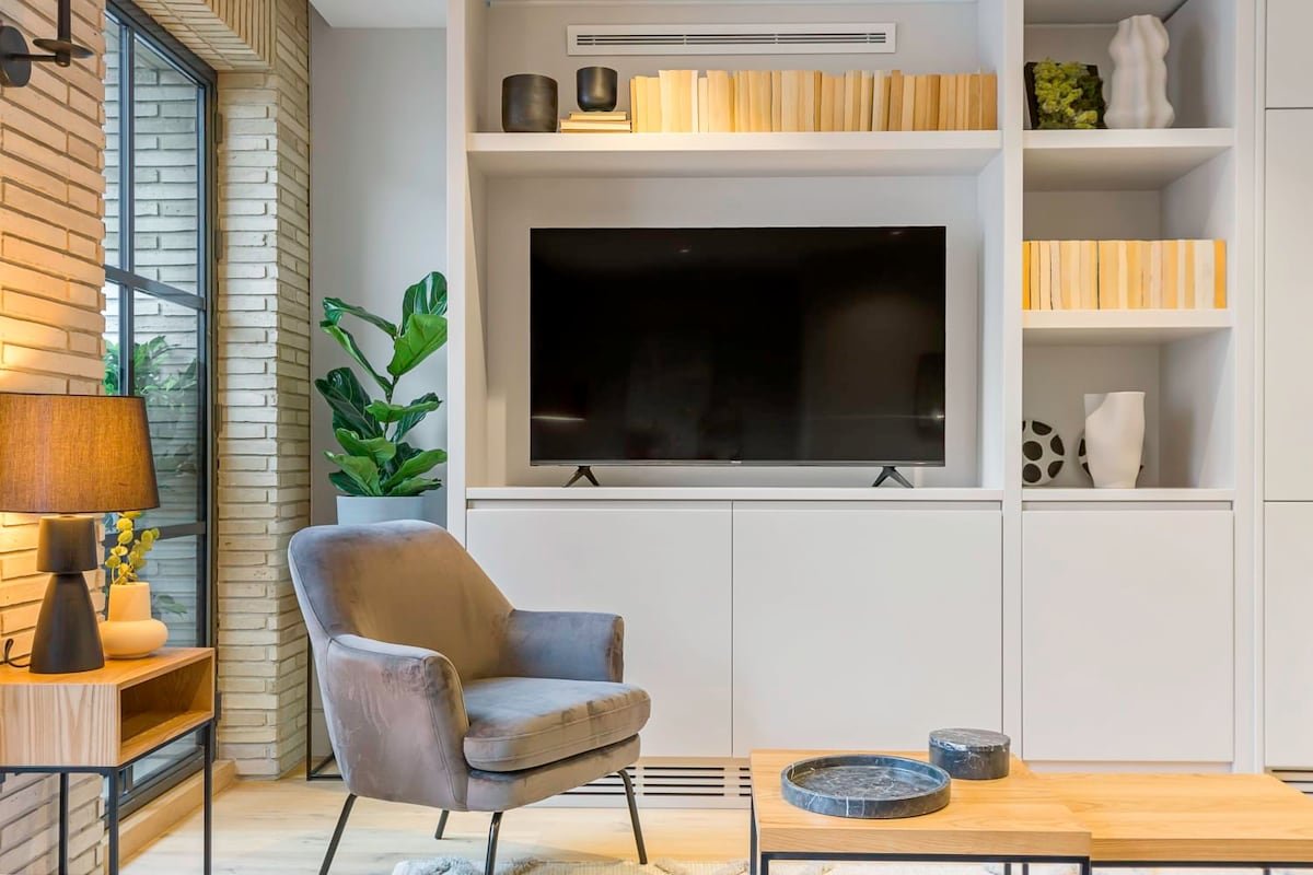 Prestigious Bloomsbury Balcony Apartment gallery image 3