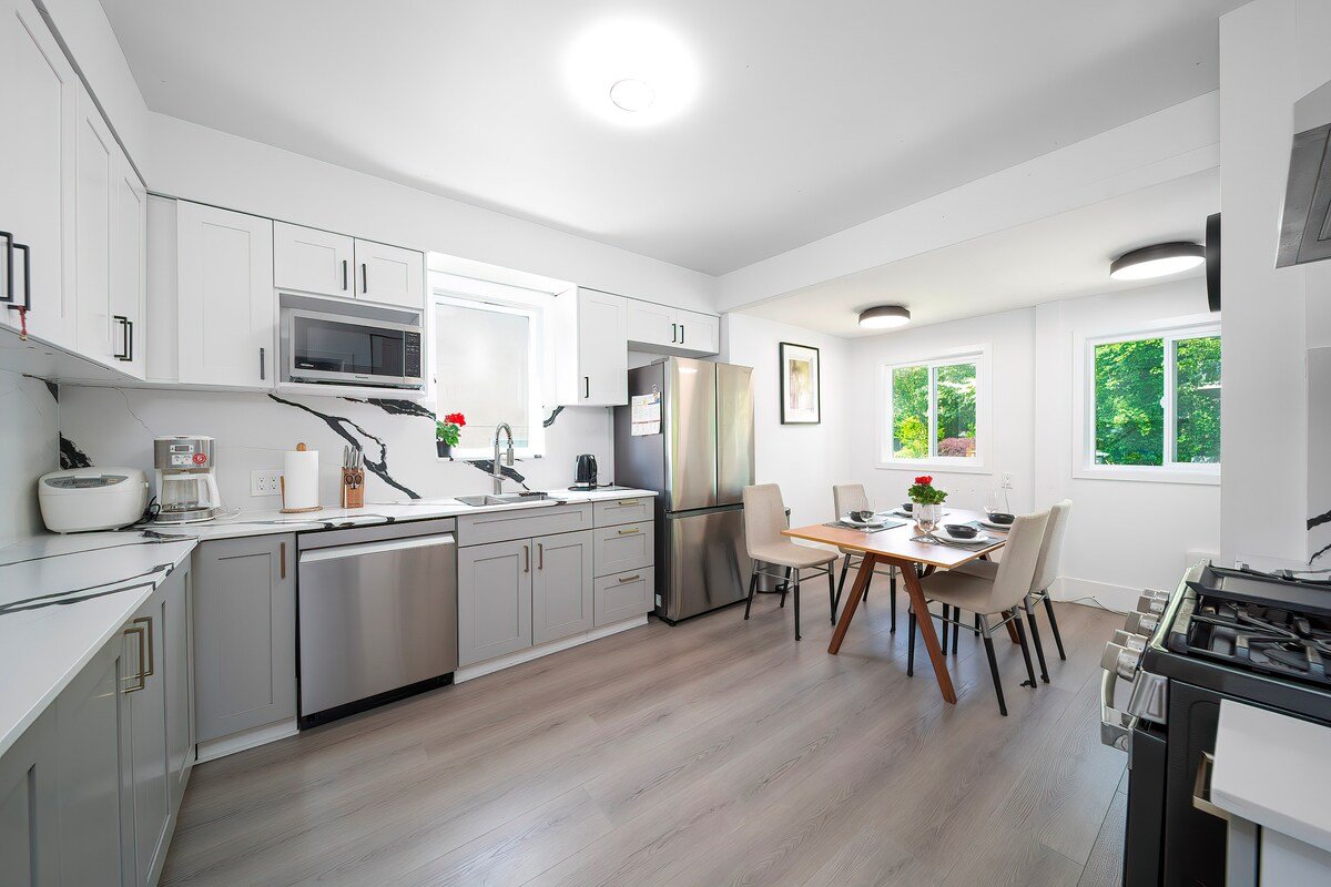 Entire Cozy 4 bedroom House in Vancouver gallery image 5