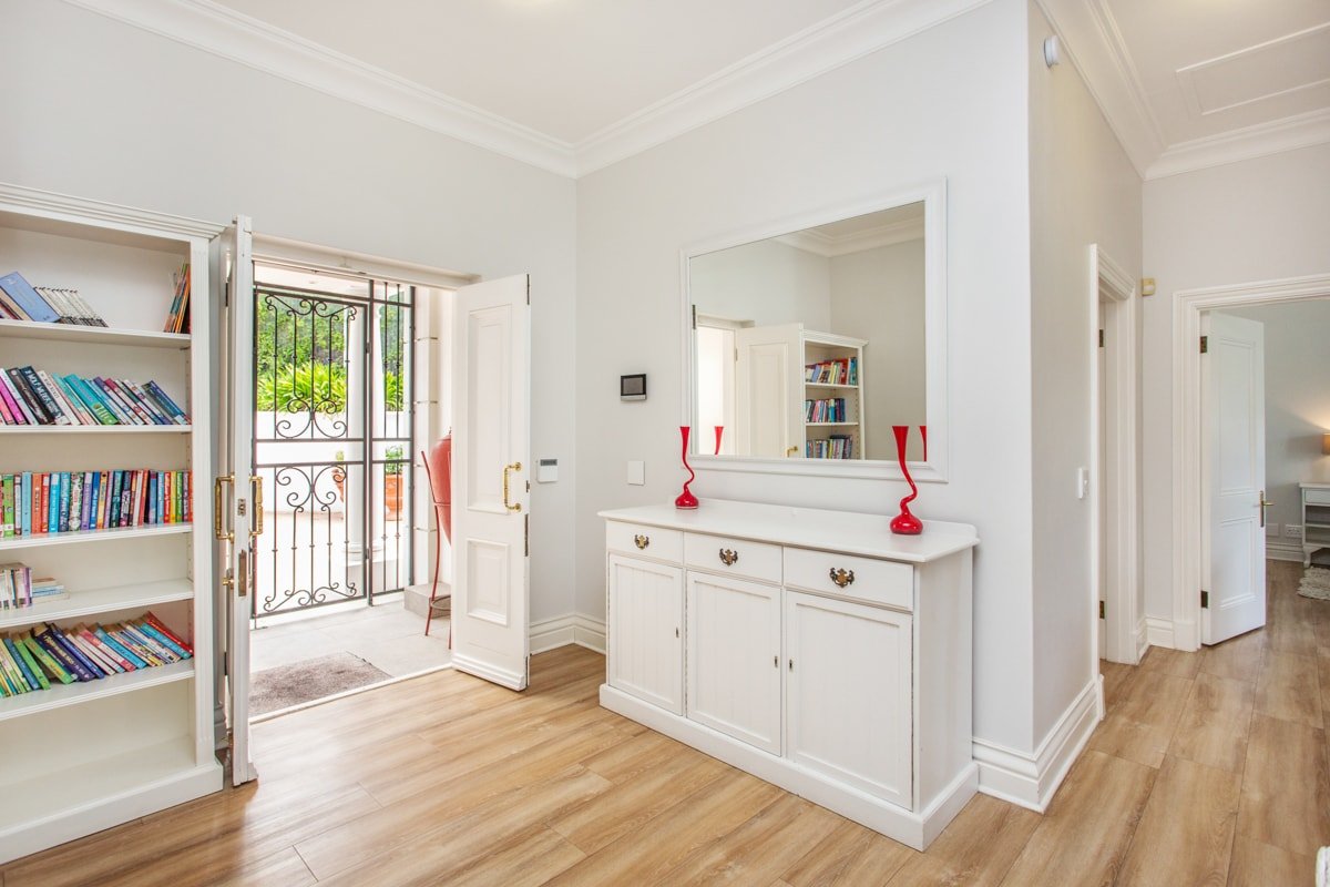 Upmarket garden cottage heated pool Constantia gallery image 4