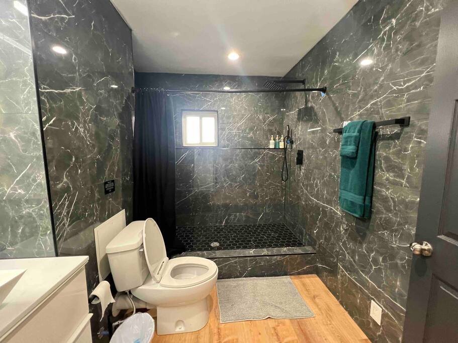 Peacock Inn – 8 Bdr 4 Bth 14 Bds, Free Spa Heat gallery image 4