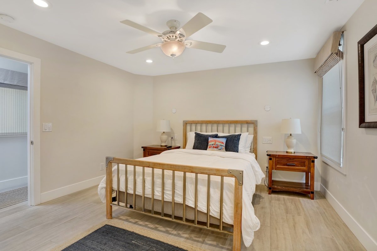 3 Story Oceanfront w/ Incredible View + Hot Tub gallery image 5