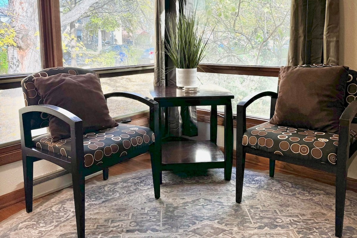 Cozy Home on Convenient Summit Ave gallery image 3