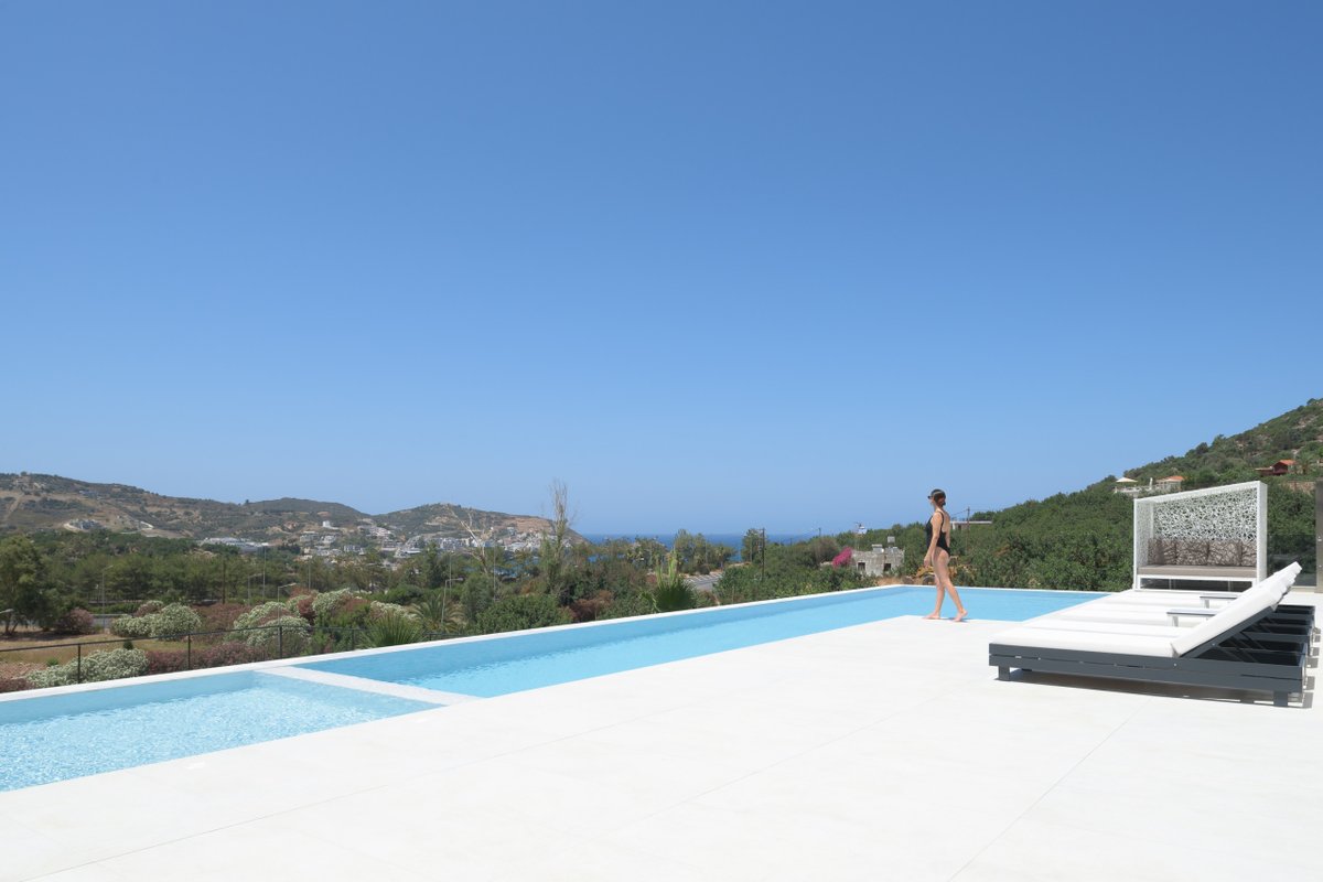Dias Villa, Tennis, 2Pools, Walk to Beach & Shops