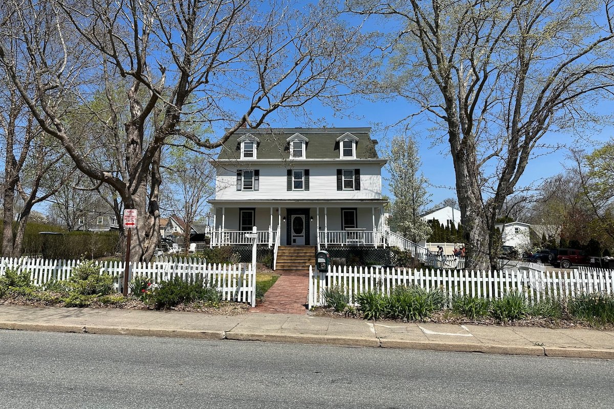 Coastal 8BR Historic Home at Ocean Walk gallery image 3