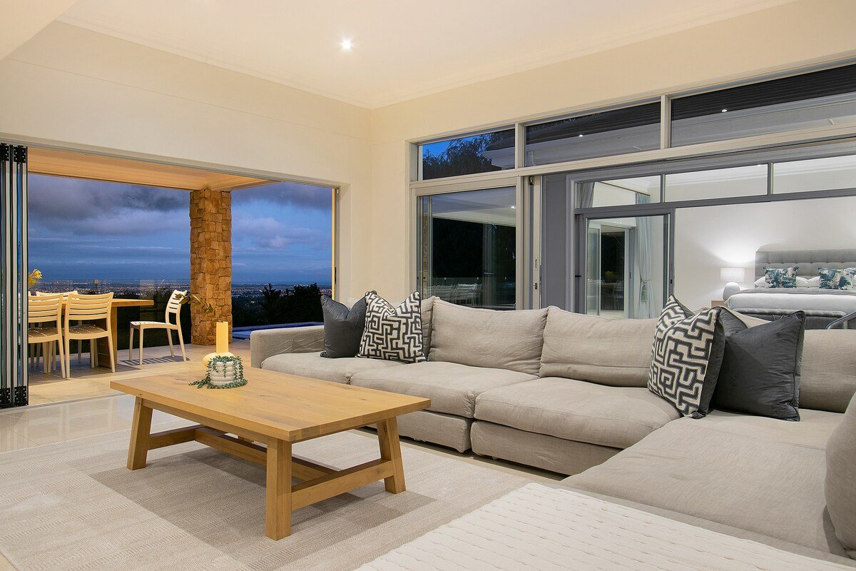 Luxury Serviced Mountain Villa in Constantia gallery image 3