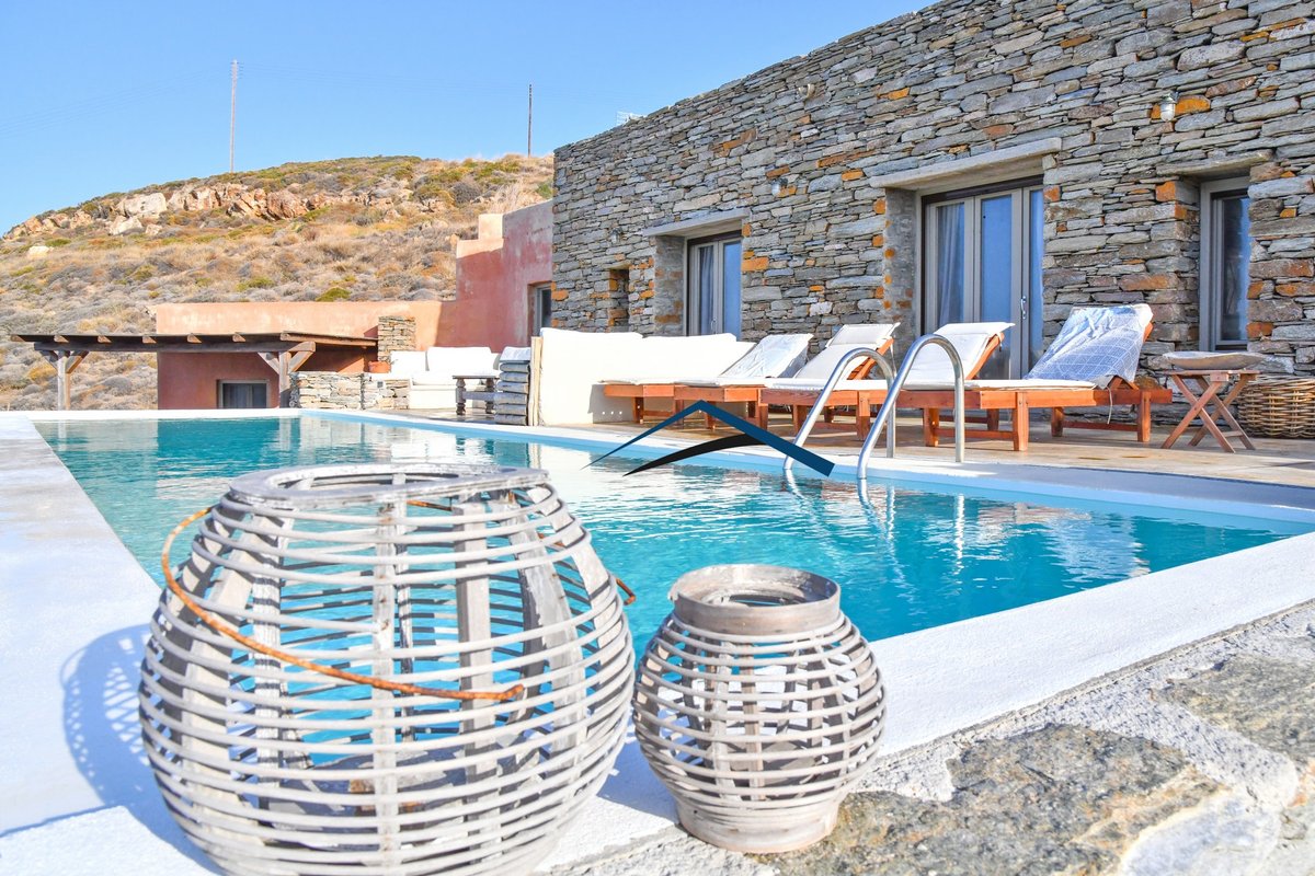 The “Charming Waterfront Retreat” near Otzia