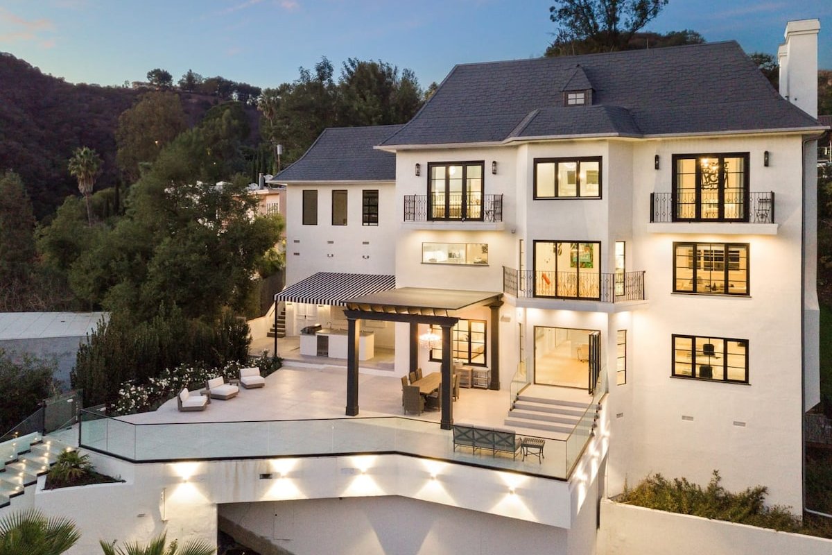 Beverly Hills Maison by Stay Awhile Villas gallery image 4