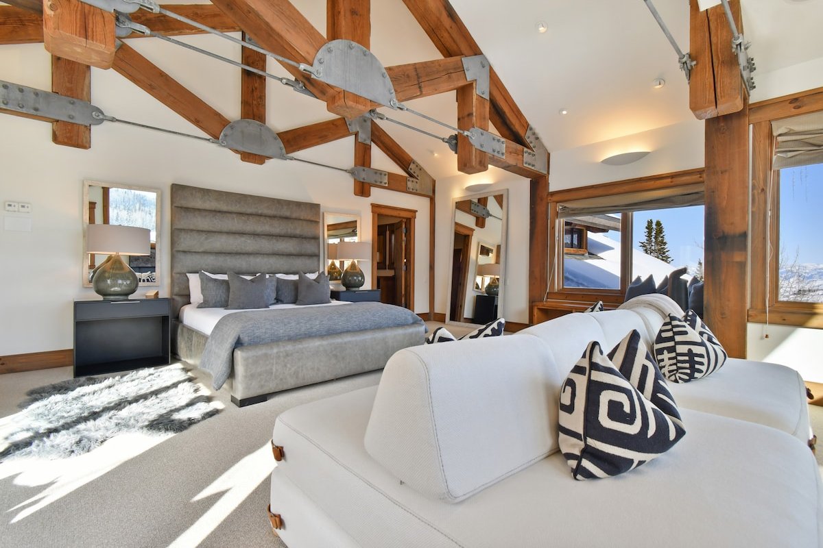 Ski in/out Mountain Estate, Hot Tub, Theater gallery image 5