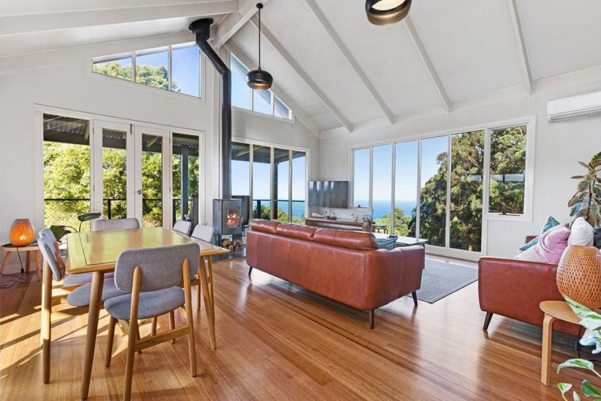 Ollie’s View – Breathtaking views to ocean & bush