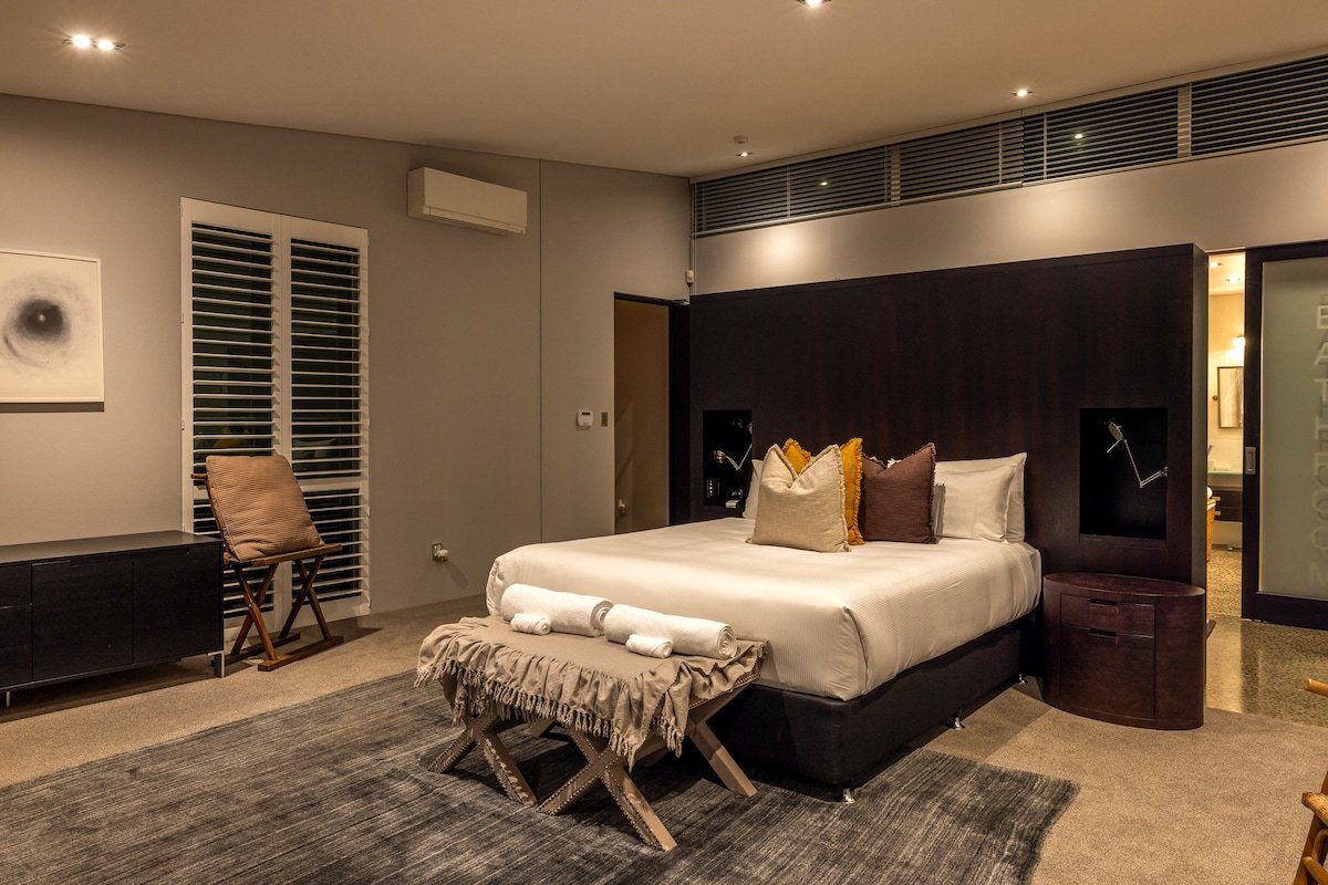 Korora Estate with Infinity Pool in Oneroa gallery image 4