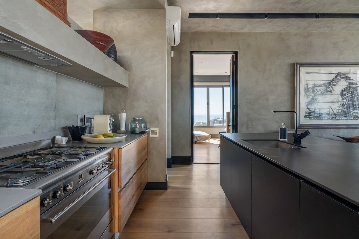 Gaze Across the Atlantic from a Glass-Walled Haven gallery image 5