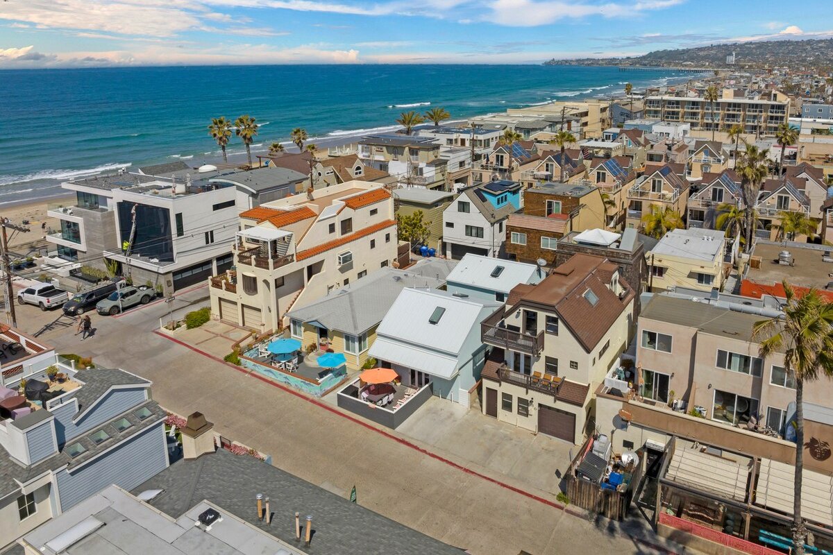 Steps from beach, Newly Renovated! gallery image 4