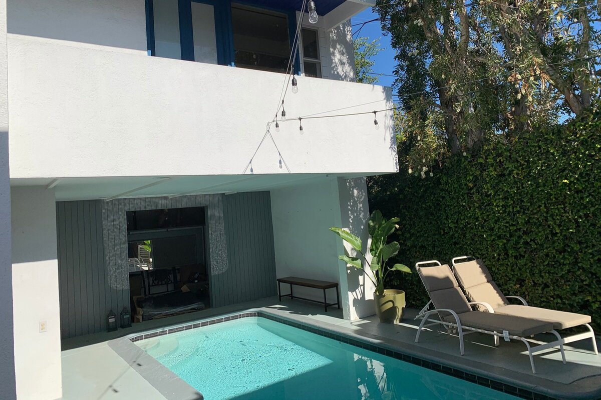 Modern House with Pool (steps to Beverly Hills) gallery image 4