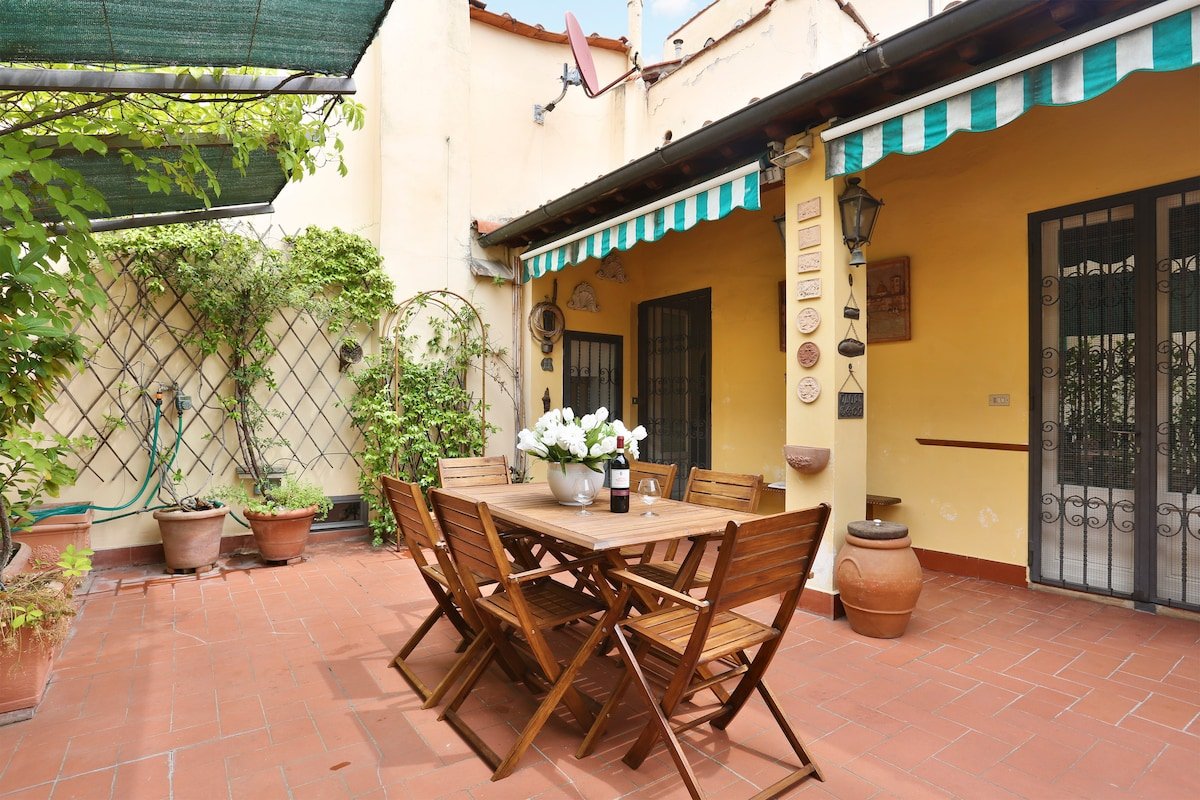 6x Apt.”The Terrace” in Florence’s Historic center gallery image 5