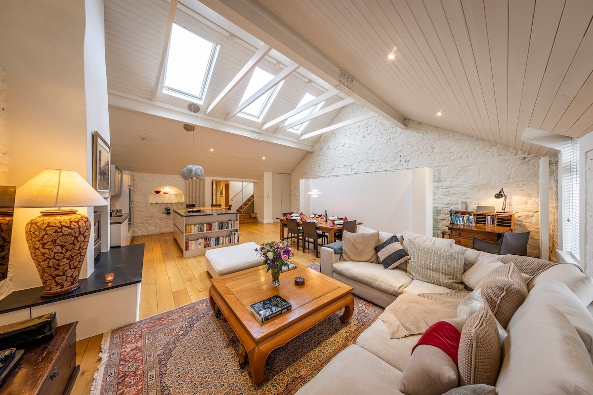 Luxurious three bedroom apartment in Mews building gallery image 5