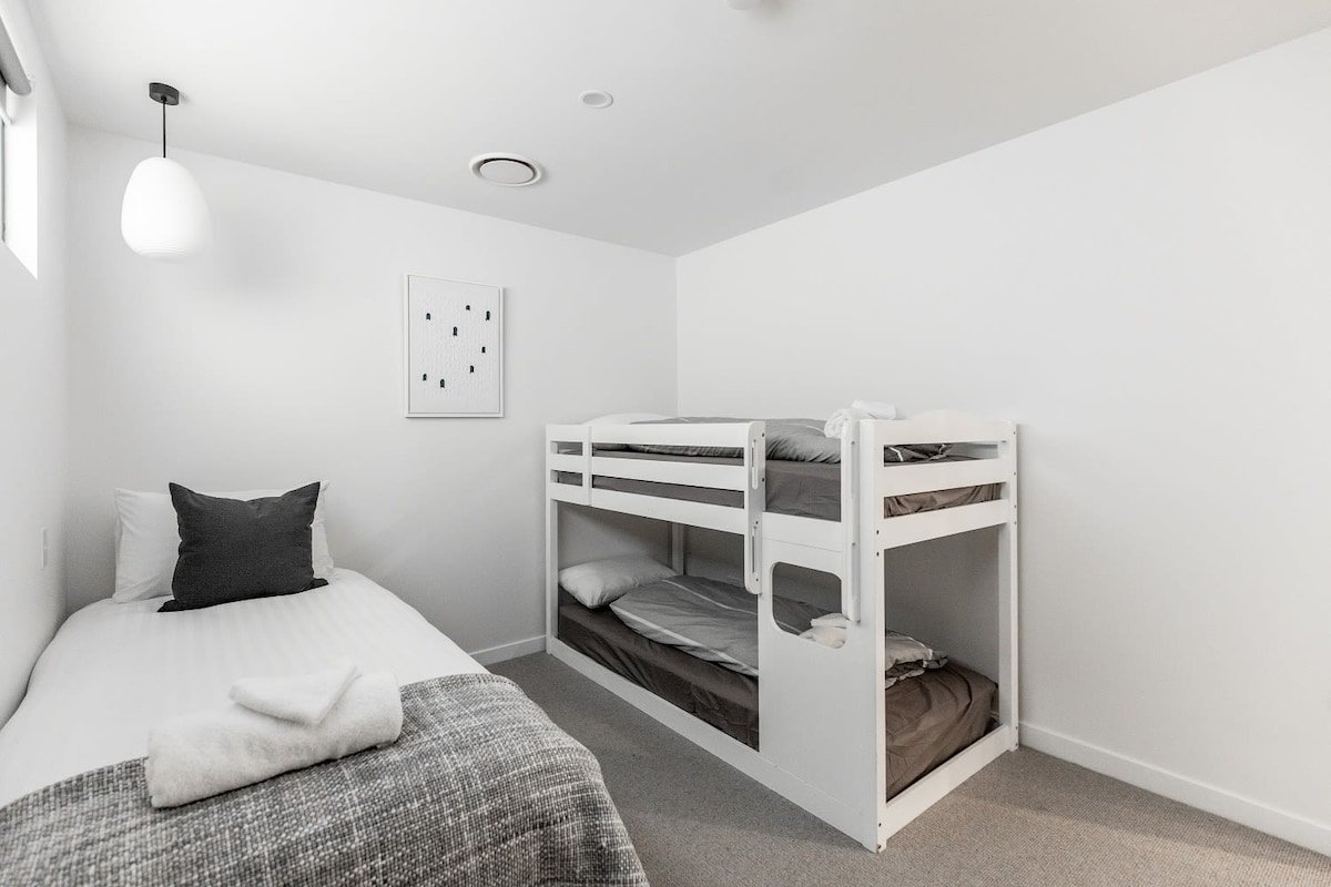 Little Island Apartments #12 gallery image 5