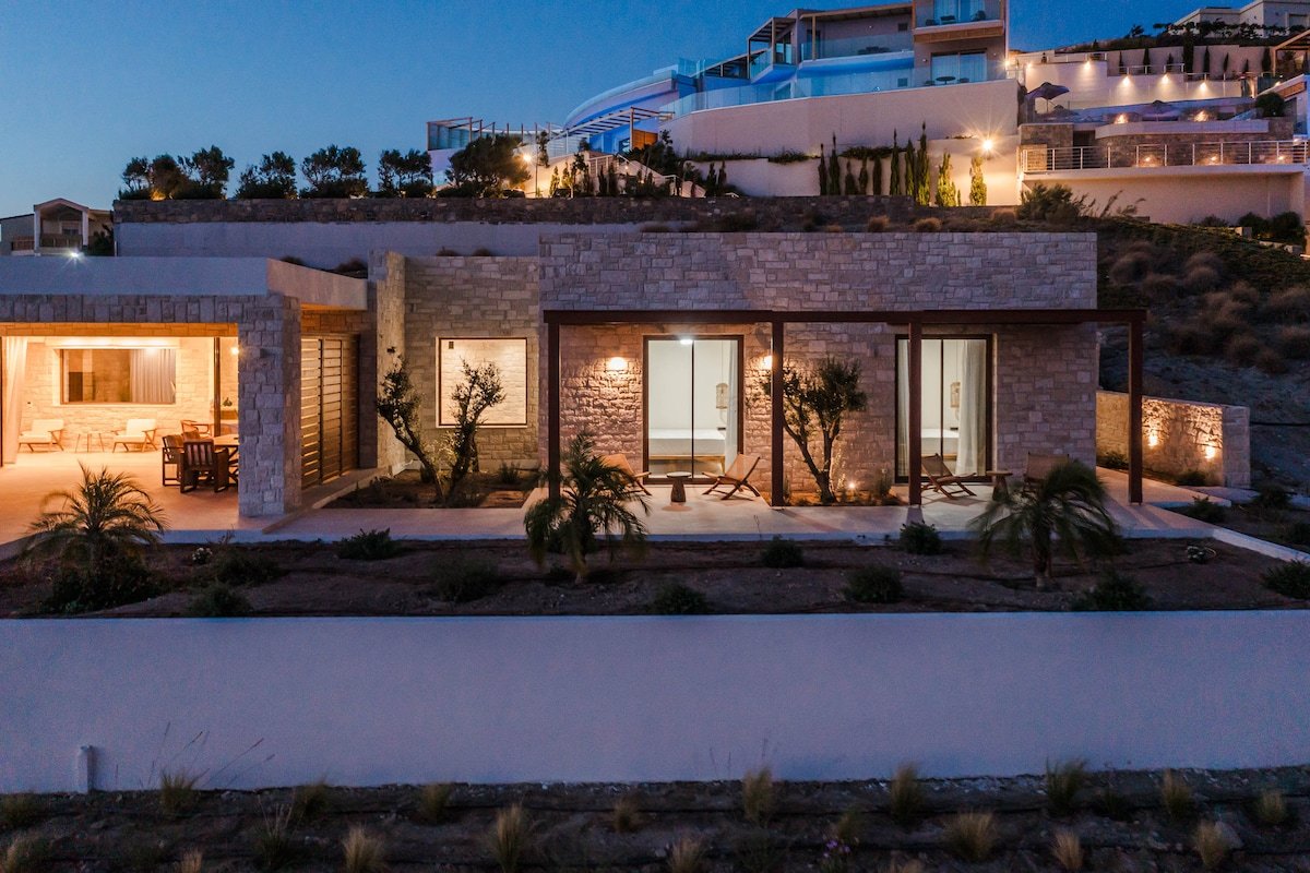 Brand New Beachfront Villa gallery image 4