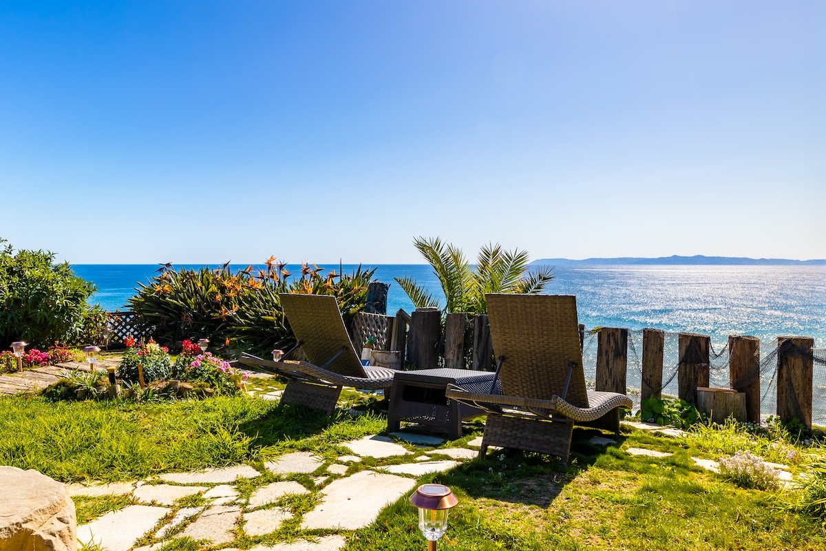 Oceanfront(2730 sqft)w/Spa, HugeDeck+Garden+VIEWS gallery image 2