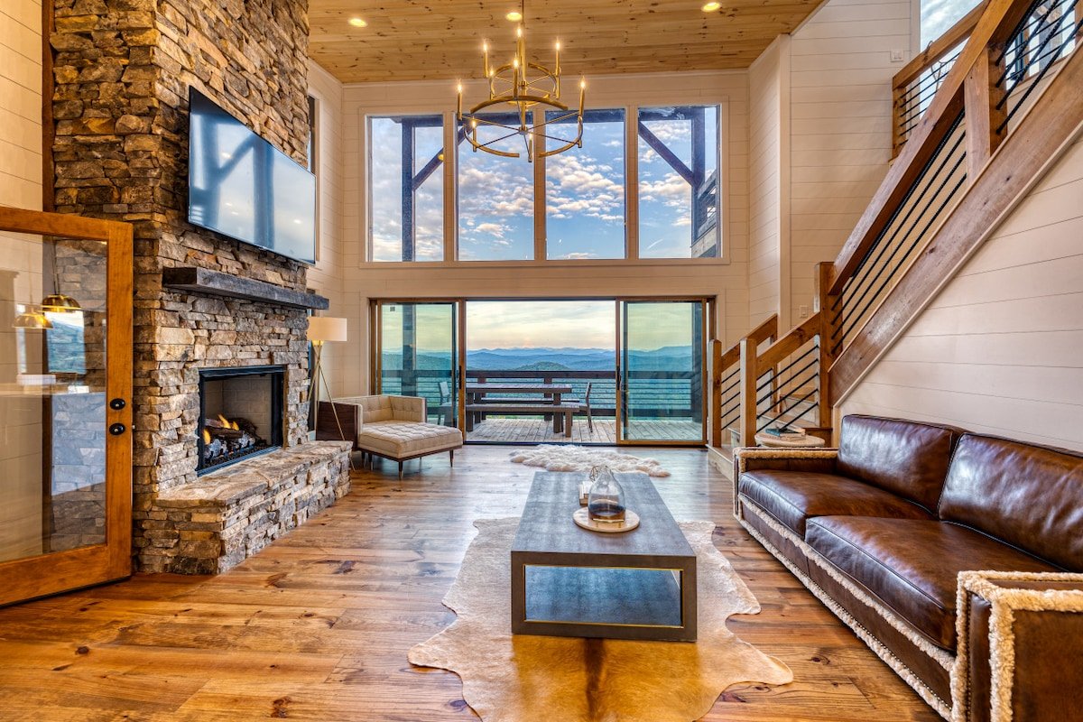 Luxury Mtn Cabin • Hot Tub & Views • Sleeps 14 gallery image 3