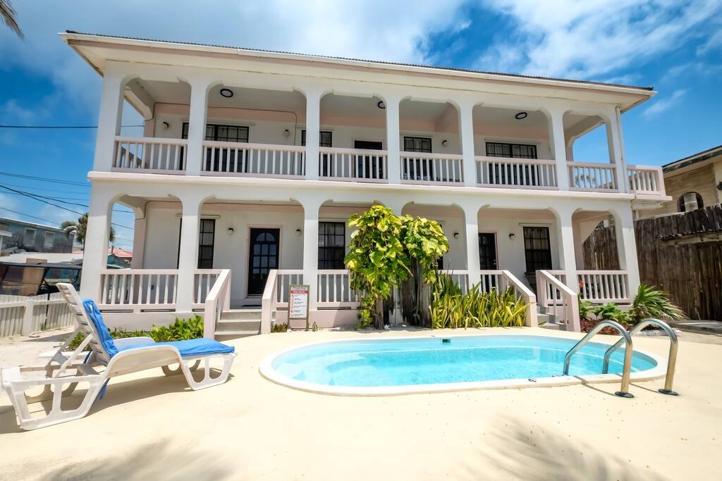 Sunrise Villa – Close To Town With Pool! gallery image 3