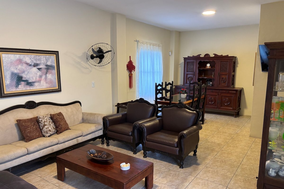 Ideal spot for family and friends ! gallery image 5