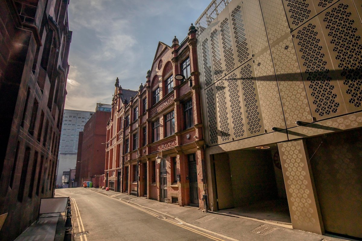 Rooftop Retreat | 2BR | Private Parking gallery image 3