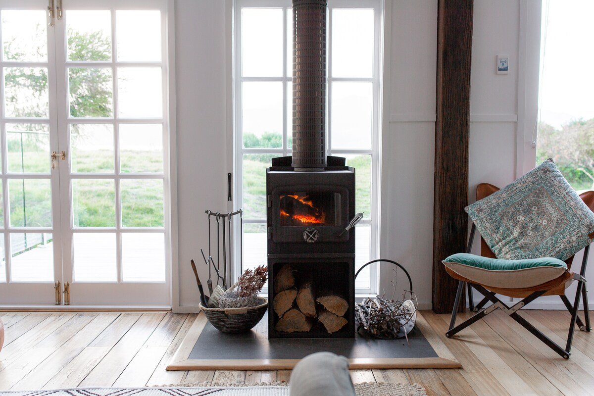 Sea Dragon Shacks- beachfront gallery image 4