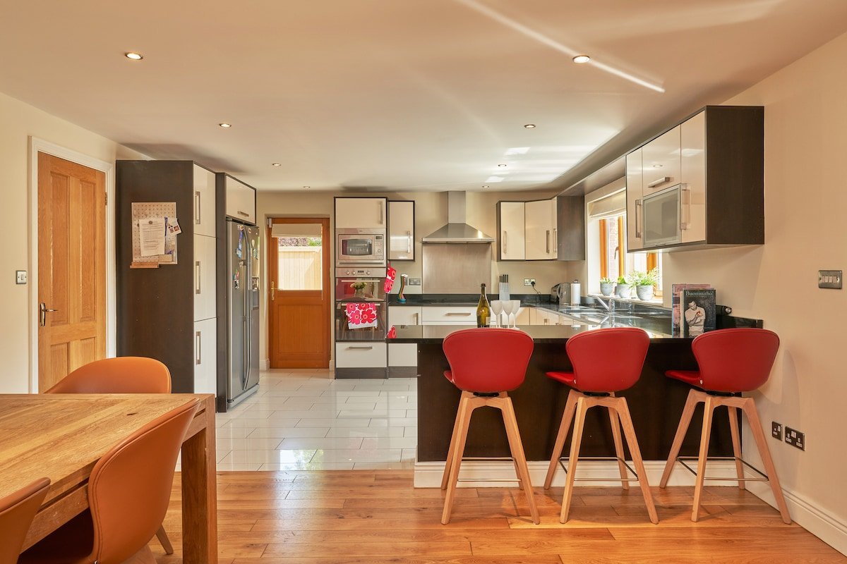 ‘Home from Home’, Luxury, Private Secure House gallery image 3