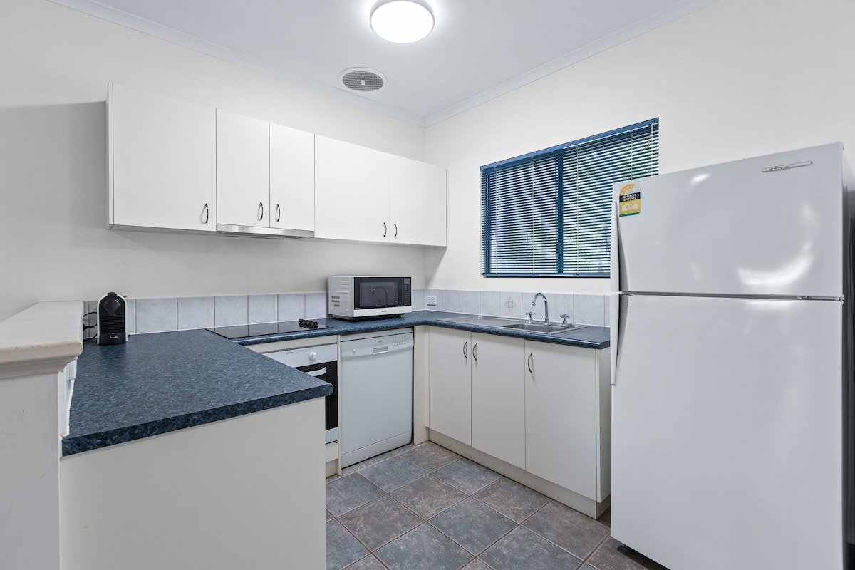 Cable Beach Apartments – 3 Bedrooms gallery image 4