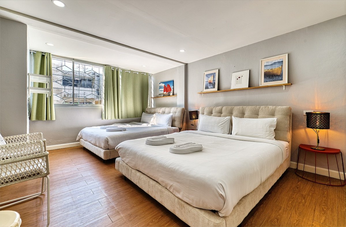 8 Bedroom 22 Persons Townhouse in Center gallery image 2