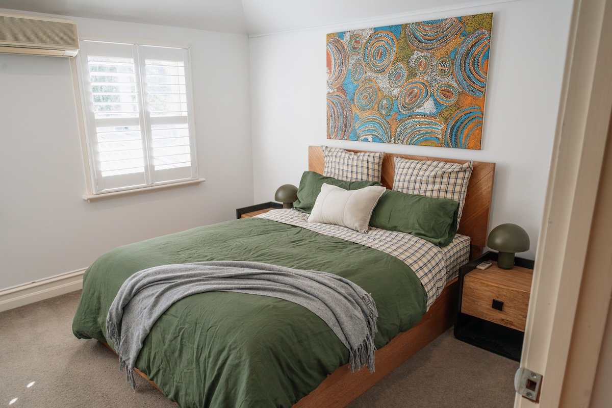 Central South Melbourne Cottage gallery image 3