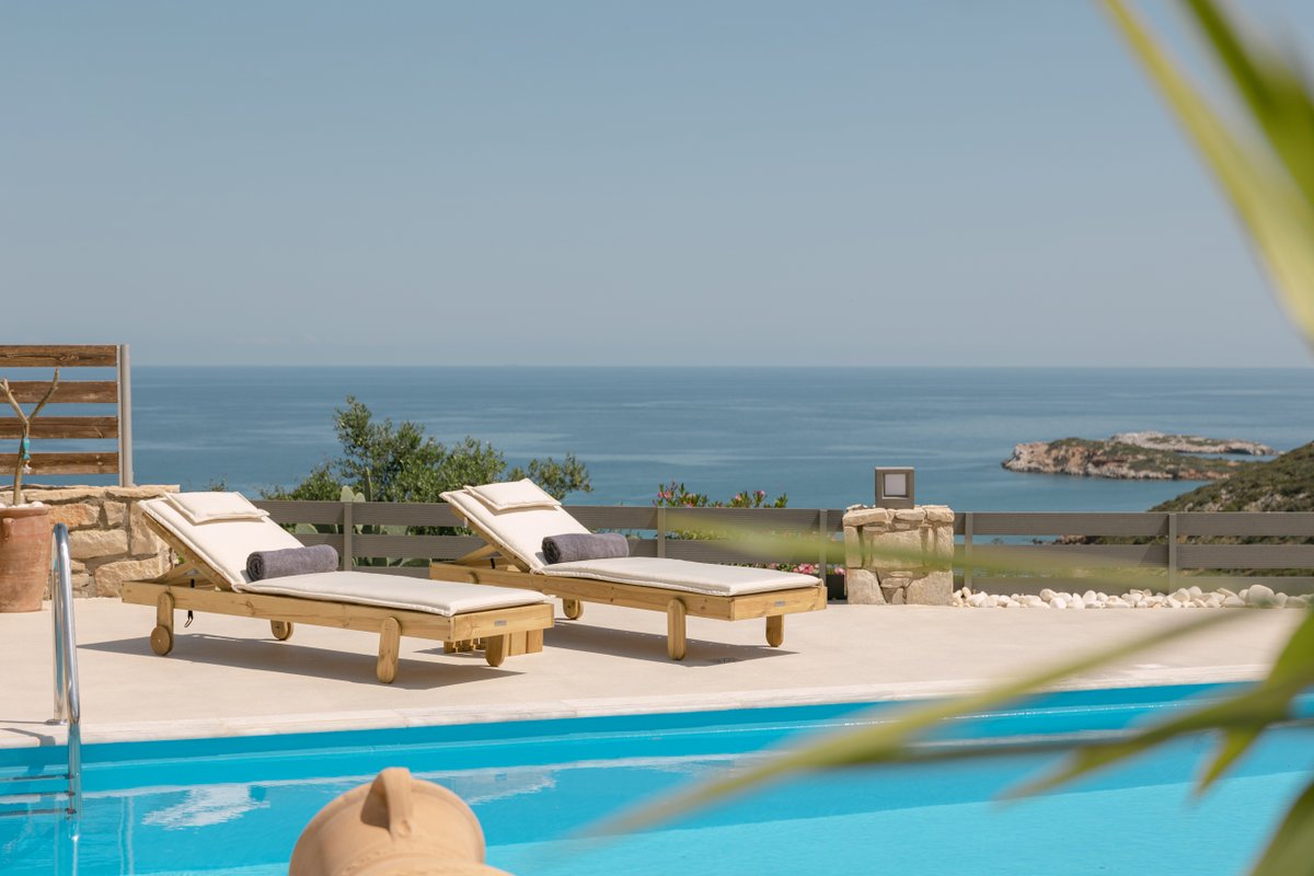 Coastal Villa, Sea View Near Beach & all amenities