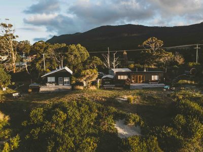 Sea Dragon Shacks- beachfront