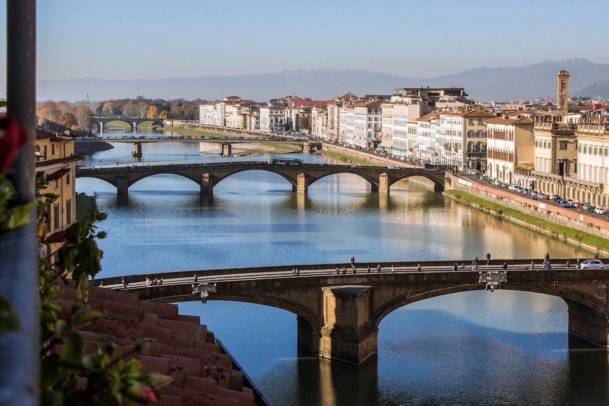 Ponte Vecchio Penthouse with breathtaking Terrace gallery image 4