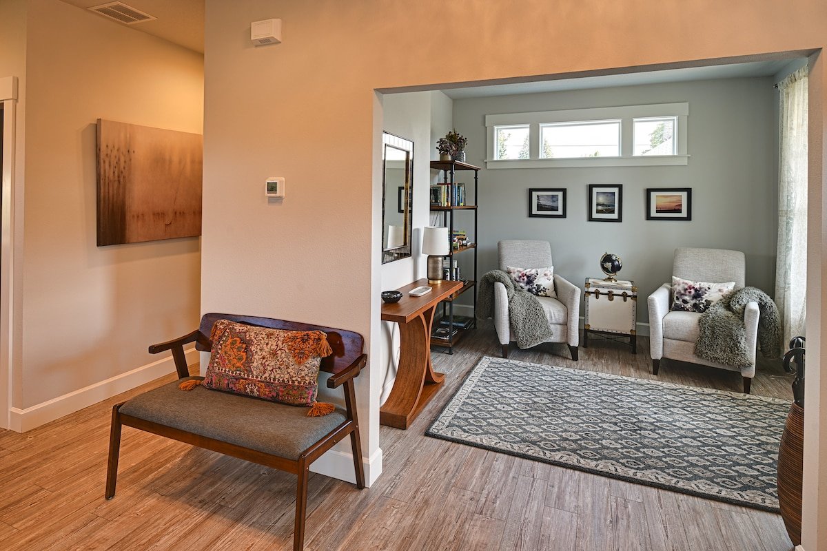 Alberta Arts Retreat with 4 bedrooms/3.5 baths gallery image 3