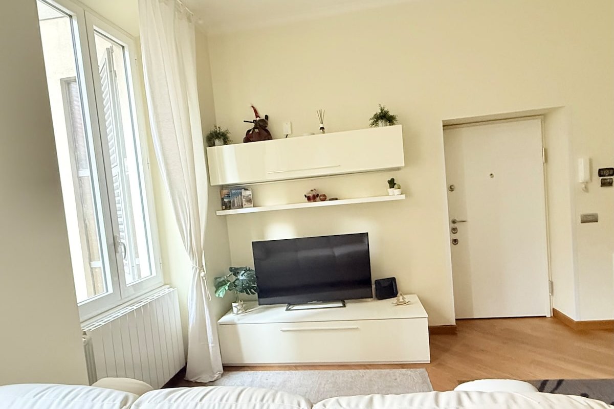 Duomo Jewel. Everything is brand new gallery image 5