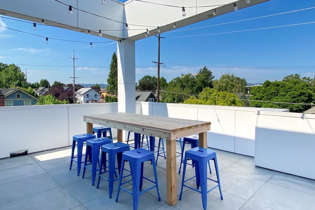 Spacious Home with King Beds in Best Neighborhood gallery image 5